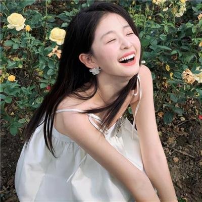 三个带面纱的女子